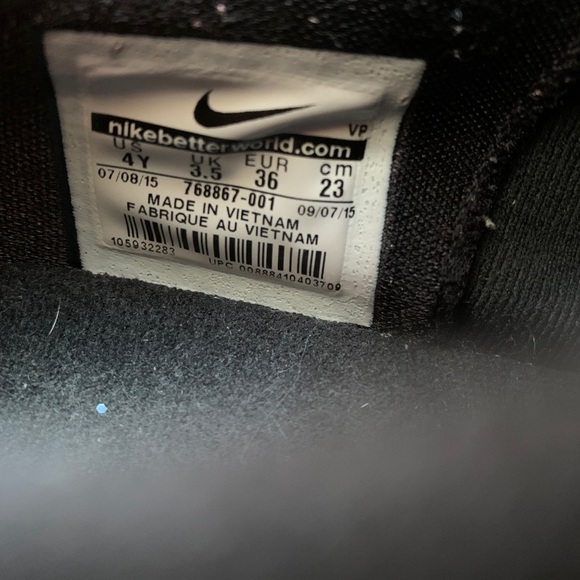 Nike Black Lebrons Size 4Y Unisex - Picture 8 of 9